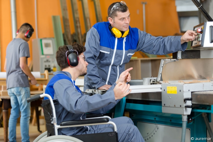 salarié d'une menuiserie en situation de handicap salarié d'une menuiserie en situation de handicap