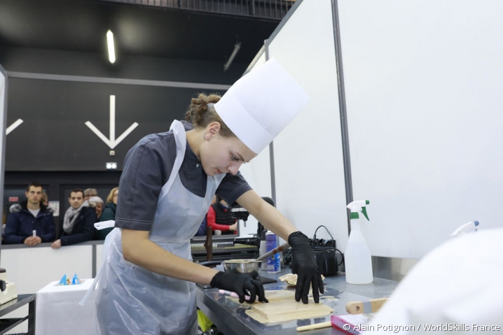 Pâtisserie - finales nationales worldskills 2017 Pâtisserie - Compétitrice des finales nationales worldskills 2017