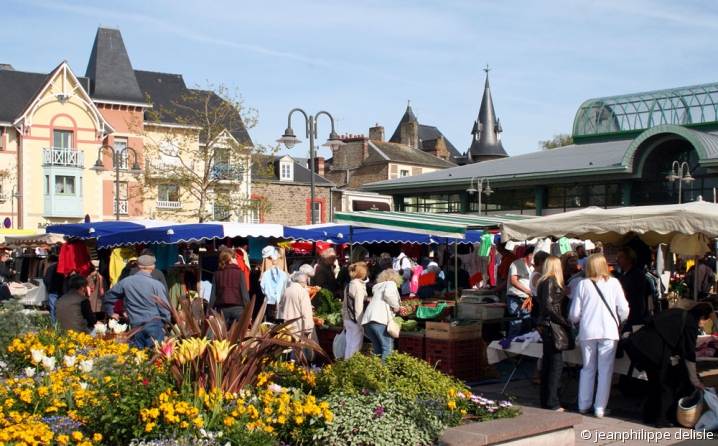 Marché de Dinard sous le soleil Marché de Dinard sous le soleil