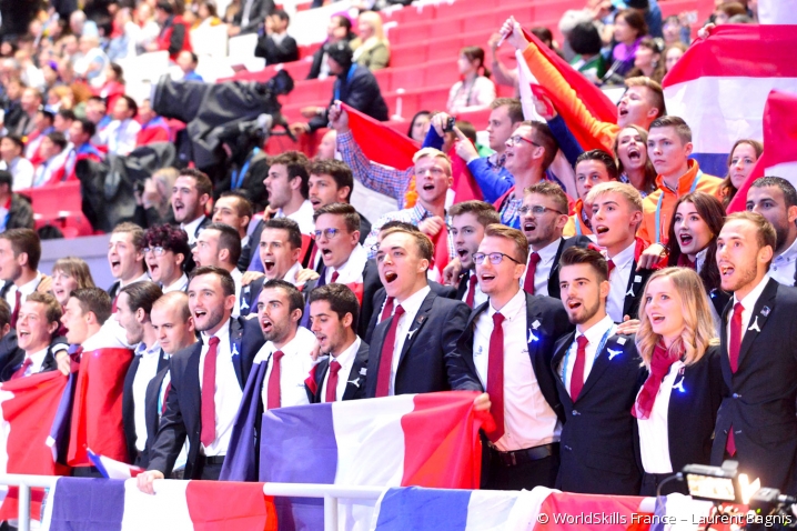 Photo de groupe de l'Equipe de France des métiers lors de la cérémonie de clôture. Photo de groupe de l'Equipe de France des métiers lors de la cérémonie de clôture.